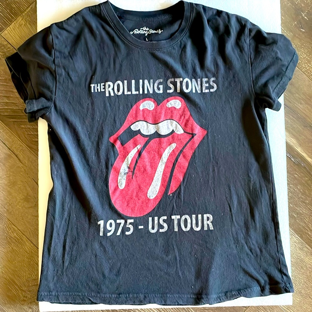 Rolling Stones Shirt size L Women’s 1975 US Tour Rock Roll Band Tee